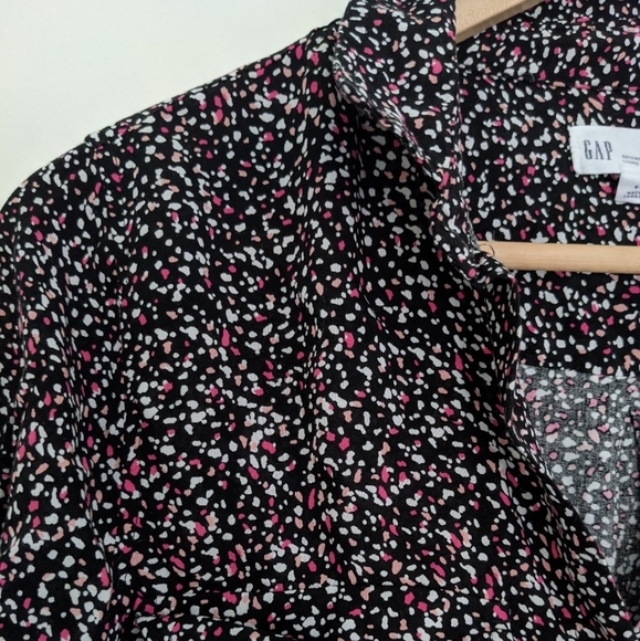 GAP Boyfriend Fit Button Down Blouse - Picture 2 of 3